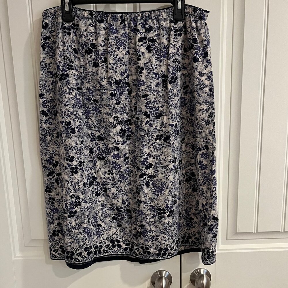 Christopher & Banks Women's Size L Floral Linen Blend Skirt - Navy & Cream
